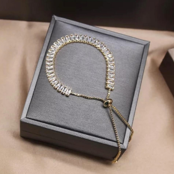 NWT 18K Yellow Gold Baguette Diamond Bracelet - Picture 1 of 4